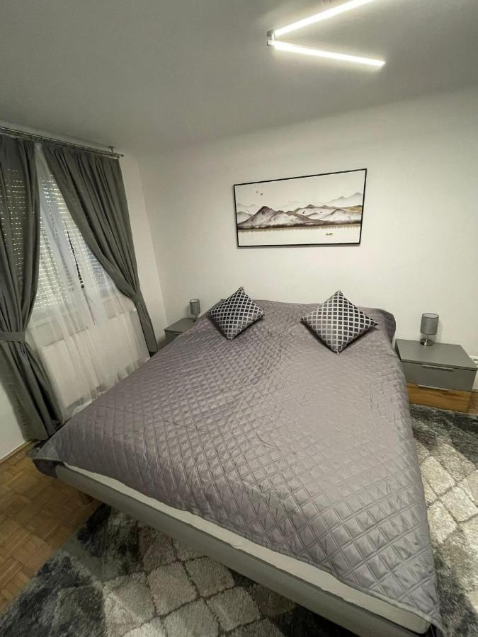 Refaeli 1020